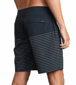 RVCA Men's Curren 18" Trunk Boardshort -TYR Sales 5668482187432 black 6a